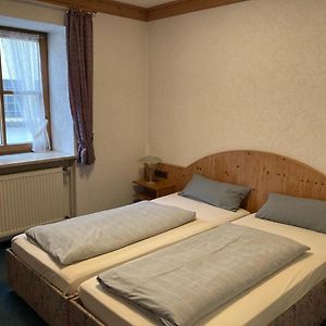 Budget Zimmer mit Kingsize-Bett